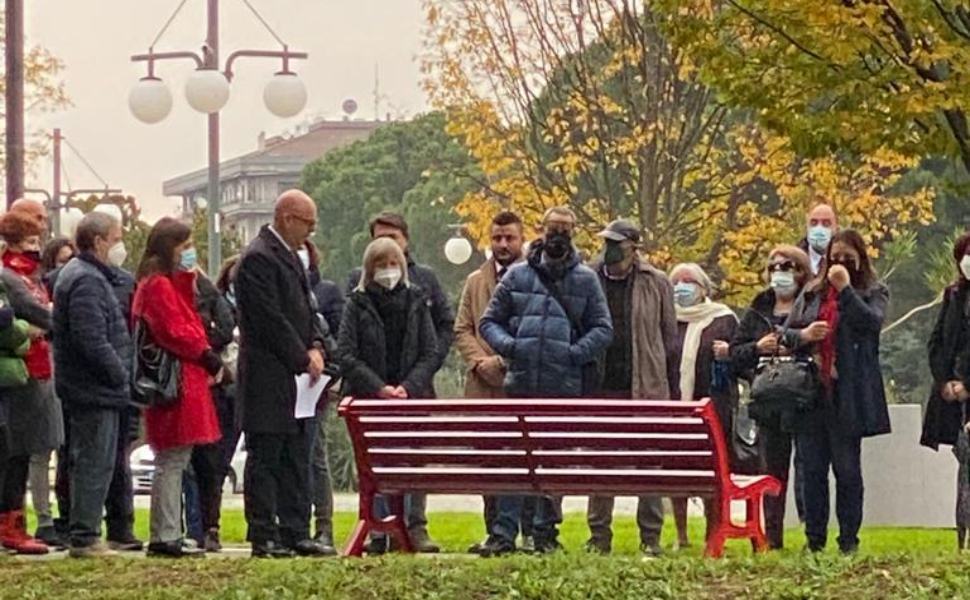 A Rende una panchina rossa per Tiziana Falbo, vittima di femminicidio 51 Confapi Calabria panchina rossa rende tiziana falbo