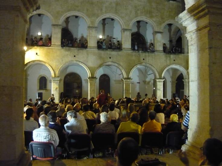 Domani a Cosenza concerto dell'Orchestra Sinfonica del Conservatorio 68 Conservatorio di Cosenza chiostro