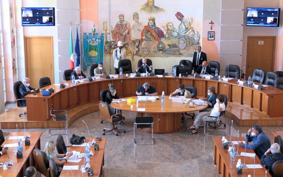 Torna a riunirsi il consiglio comunale. Dovrà approvare il bilancio consolidato 2020 51 Consiglio comunale Cosenza 4