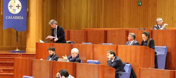 Regione Calabria e 'privilegi', approvata legge sulla riduzione dei vitalizi 51 Consiglio regionale Calabria seduta 30 11 16 604x270 1