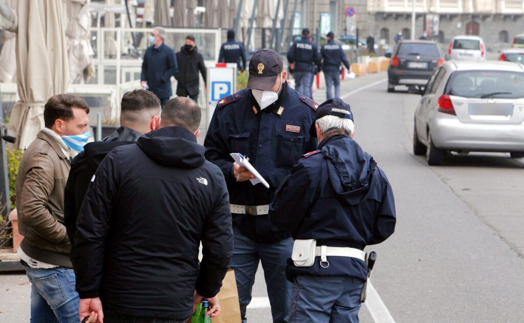 Controlli covid persone polizia