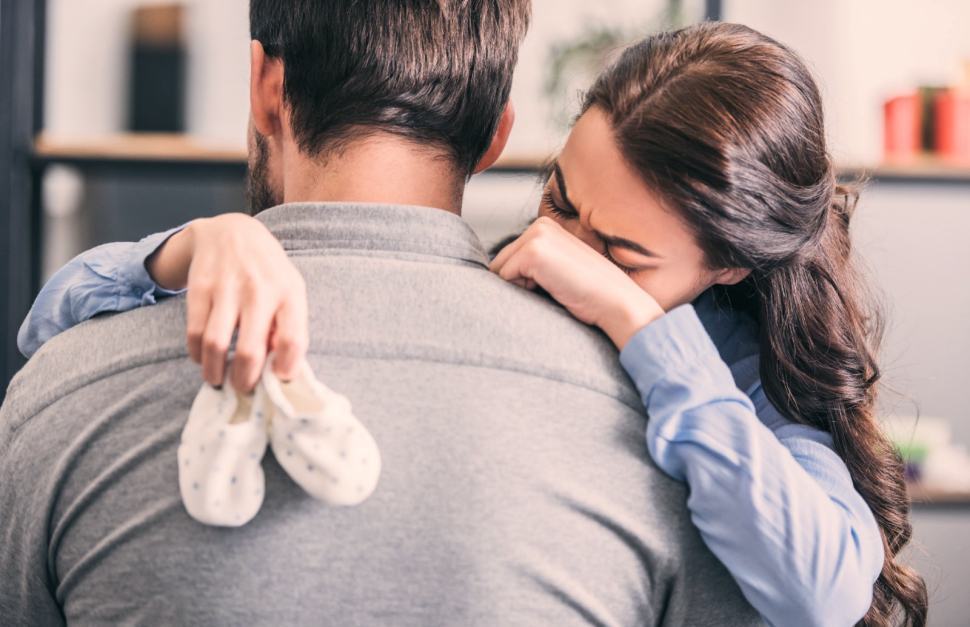 Discriminazioni - Guariti dal cancro, ma non possono adottare né chiedere un mutuo 80 Coppia triste figlio