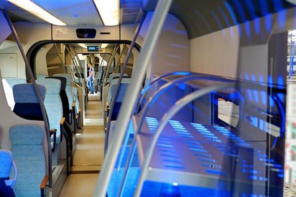 Offerte Trenitalia, per la Festa della donna si viaggia in due pagando un biglietto 74 Coradia Meridian interno treno regionale calabria 1