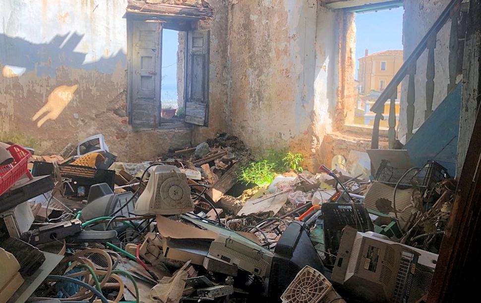 Quartiere infestati da topi e sommerso dai rifiuti, denuncia e appello al Prefetto 62 Corigliano rossano degrado1