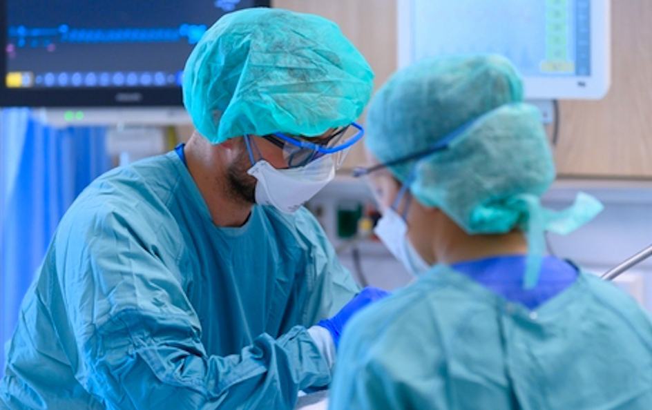 In Calabria +231 nuovi casi e 9 decessi, tutti a Cosenza. Ricoveri al tetto massimo (15%) 51 Coronavirus medici 53