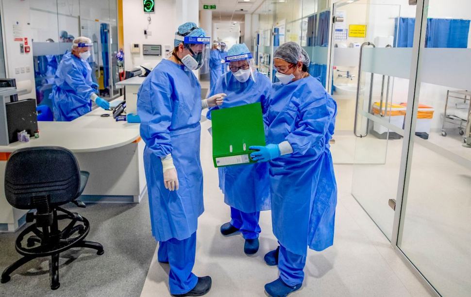 Covid, in Calabria +1.951 nuovi contagi e 5 vittime. Nuovo deciso calo dei ricoveri 51 Coronavirus medici ospedale 6
