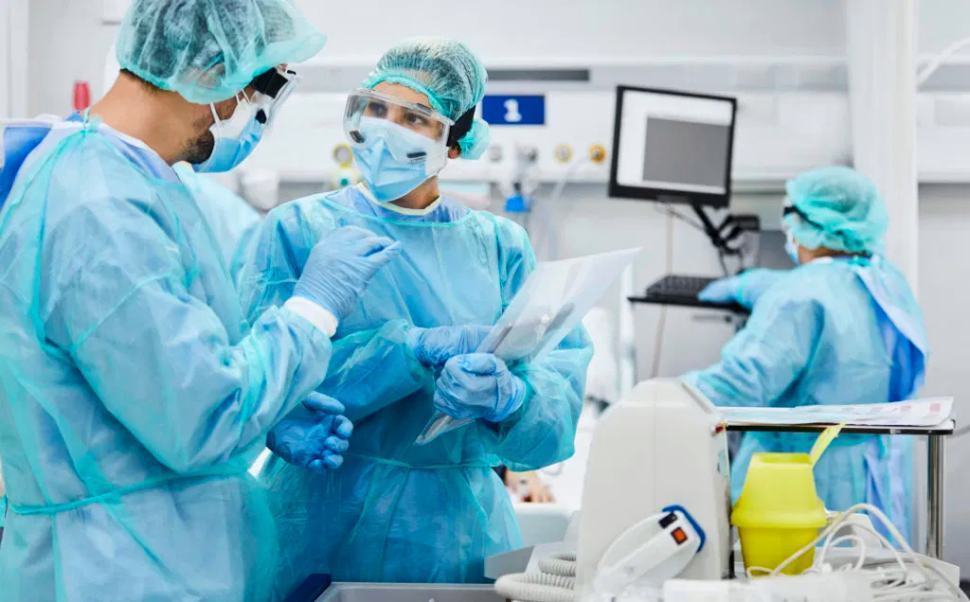 In Calabria +165 contagi e 2 vittime, sempre in calo i ricoveri 51 Coronavirus medici ospedale2 8