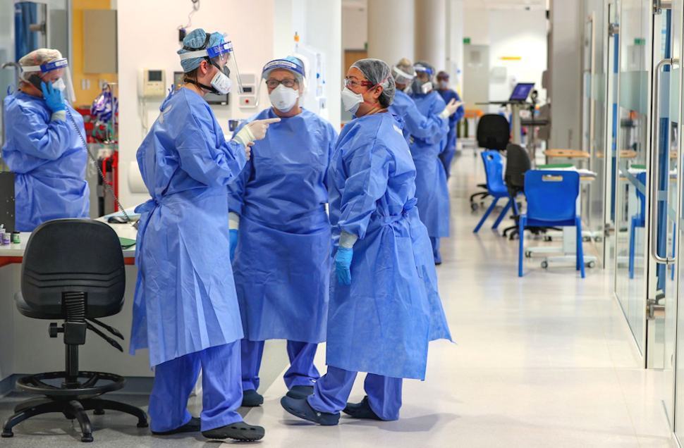 Stabili i contagi in Calabria (+253), calano i ricoveri. Nel cosentino +71 casi e 3 morti 51 Coronavirus medici ospedale4 2