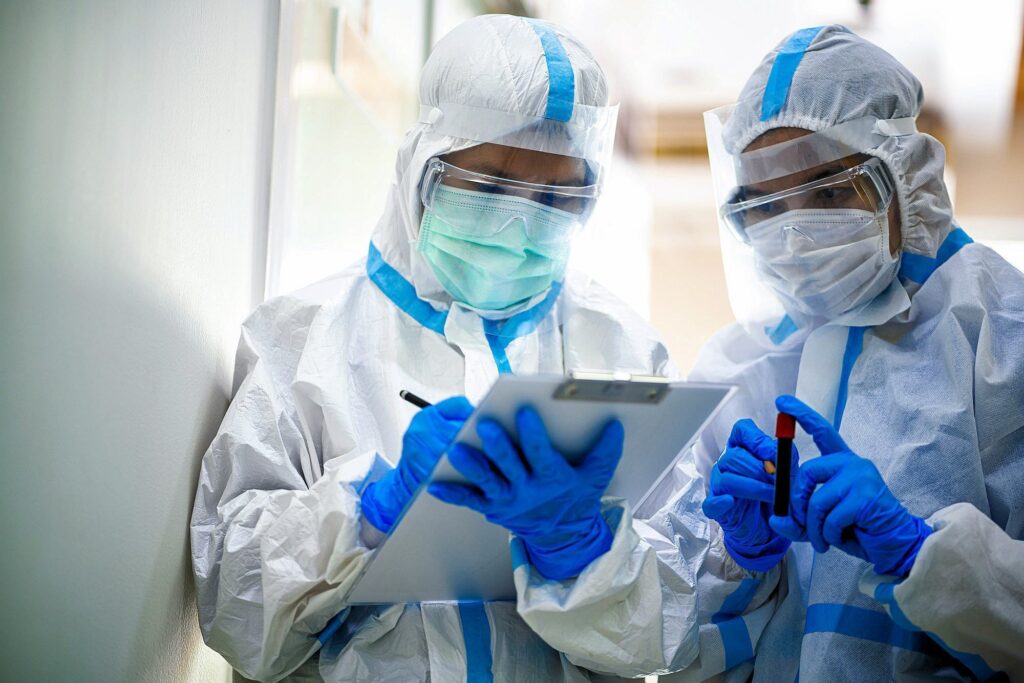 In provincia di Cosenza +158 contagi e 6 nuovi ricoveri. In Calabria da ieri +376 casi 1 Coronavirus medici2 10