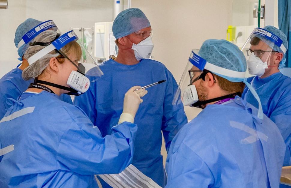 In Calabria +849 nuovi contagi, positività scende al 19.50%. Salgono le vittime (+8) 51 Coronavirus medici4 3