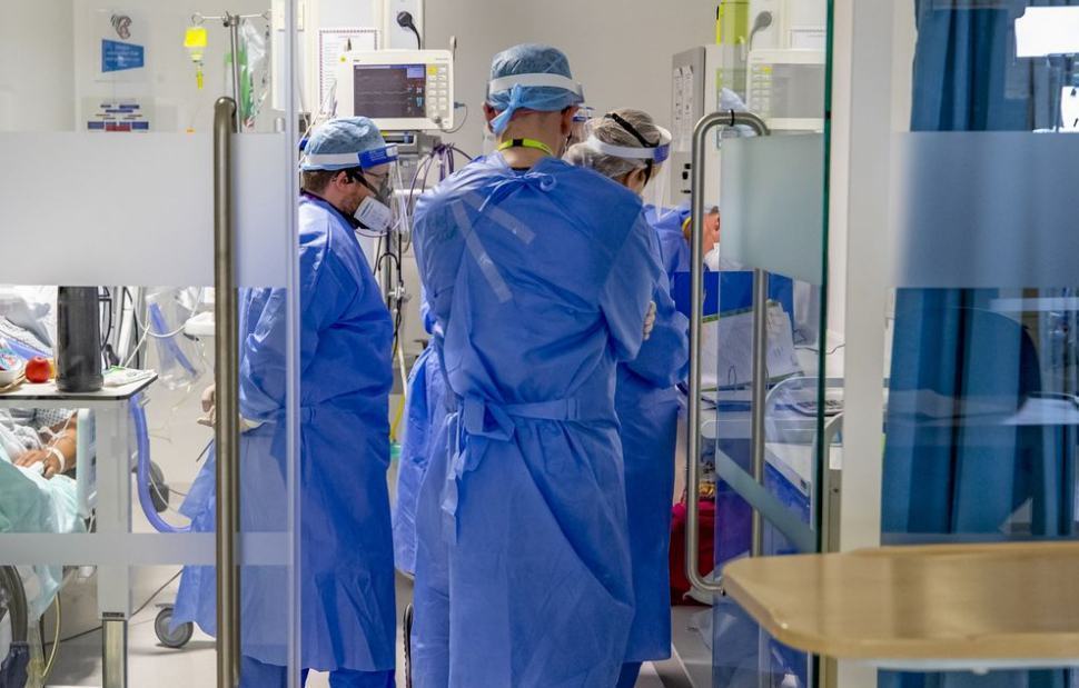 Covid: in Calabria nuovo balzo contagi (+1.018) e due decessi. Il tasso di risale 51 Coronavirus medici5 5