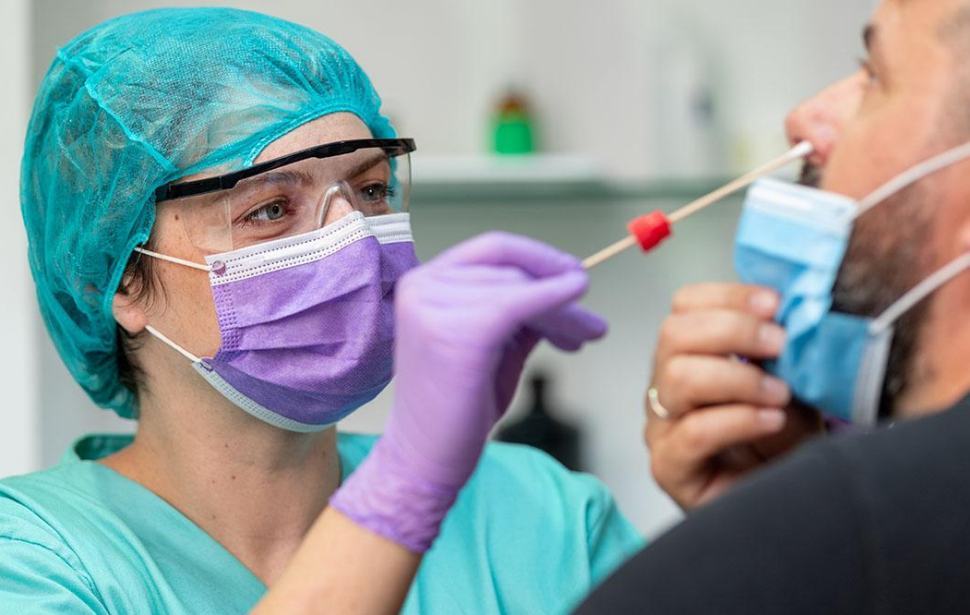 Calano contagi, tamponi e ricoveri in Calabria. Giù anche il tasso di positività 51 Coronavirus tampone 48