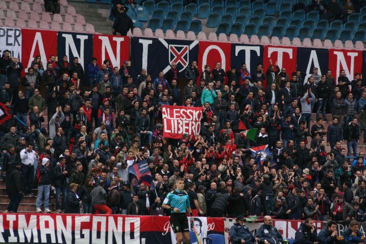 Lancio di petardi nel corso del match Cosenza - Catania: 3 anni di daspo per un tifoso rossoblu 59 Cos Mon10