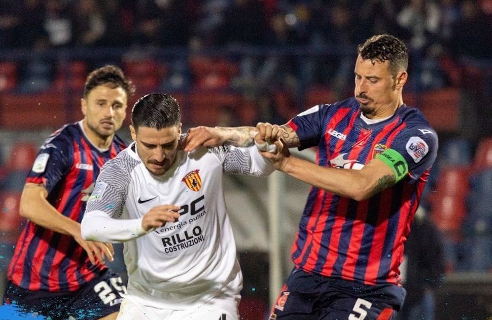 Camporese goleador e il Cosenza batte il Benevento. Tre punti vitali per i rossoblu 56 Cosena benvento