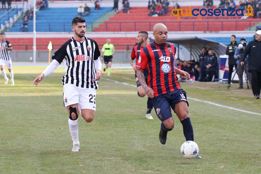 Nel giorno dell'addio a Baclet, Cosenza-Ascoli finisce senza reti 59 Cosenza Ascoli16