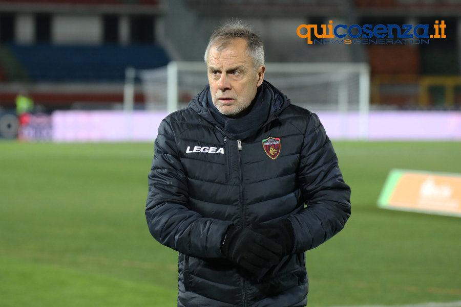 Braglia "I ragazzi hanno dato l'anima per vincere. Playoff? Mettiamo al sicuro la salvezza" 56 Cosenza Carpi04