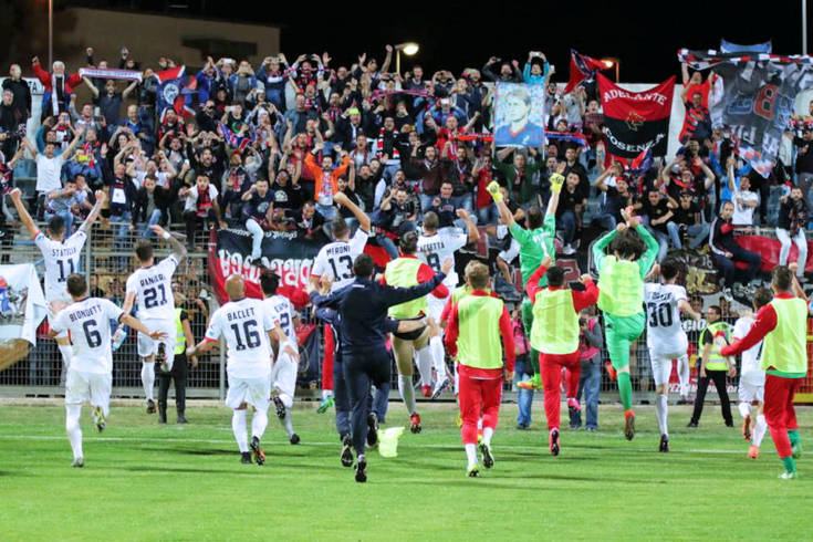 Play off, stasera maxi schermo in piazza Bilotti per la diretta di Pordenone-Cosenza 80 Cosenza Esultanza 1