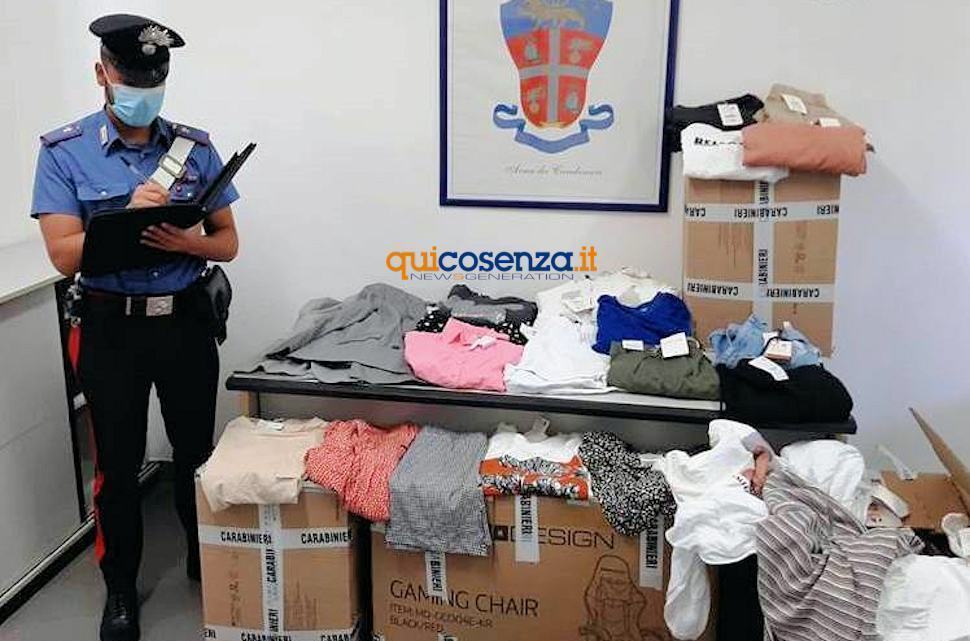 Cosenza, nell'armadio 170 capi d'abbigliamento rubati. Denunciata un'intera famiglia 51 Cosenza abiti rubati carabinieri