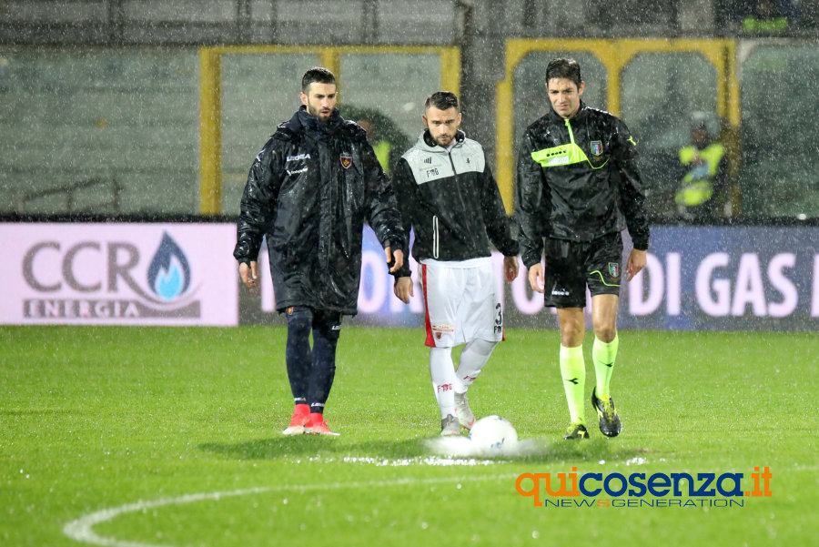 Piove e il terreno del Marulla diventa impraticabile. Rinviata Cosenza-Benevento 70 Cosenza benevento terreno2