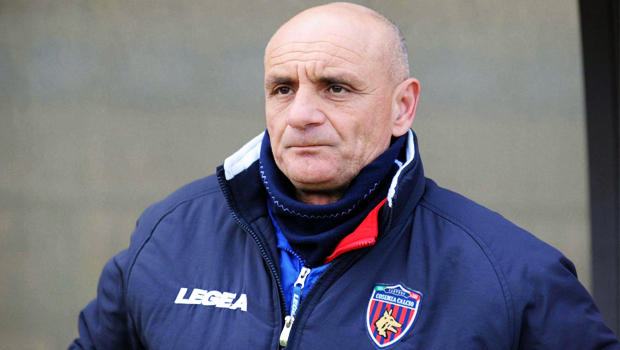 Cosenza calcio Roselli il Francavilla e una squadra da 9 10 posto . Presentato il nuovo sponsor articleimage 1