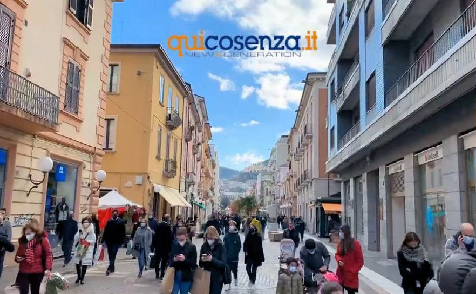 Cosenza, il Comune dà voce ai commercianti "mandateci idee e suggerimenti" 51 Cosenza corso mazzini shopping 1 3