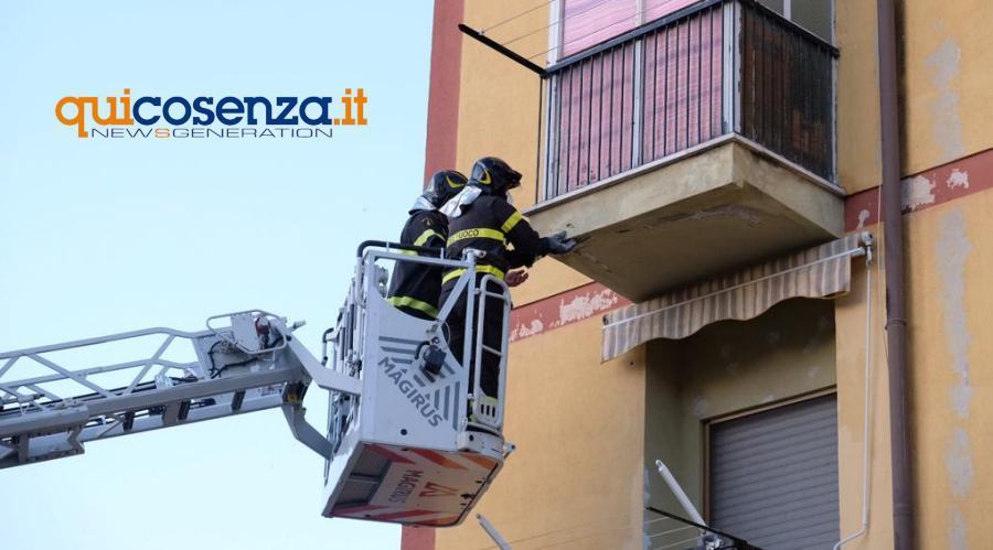 Cosenza crollo intonaco via popilia2