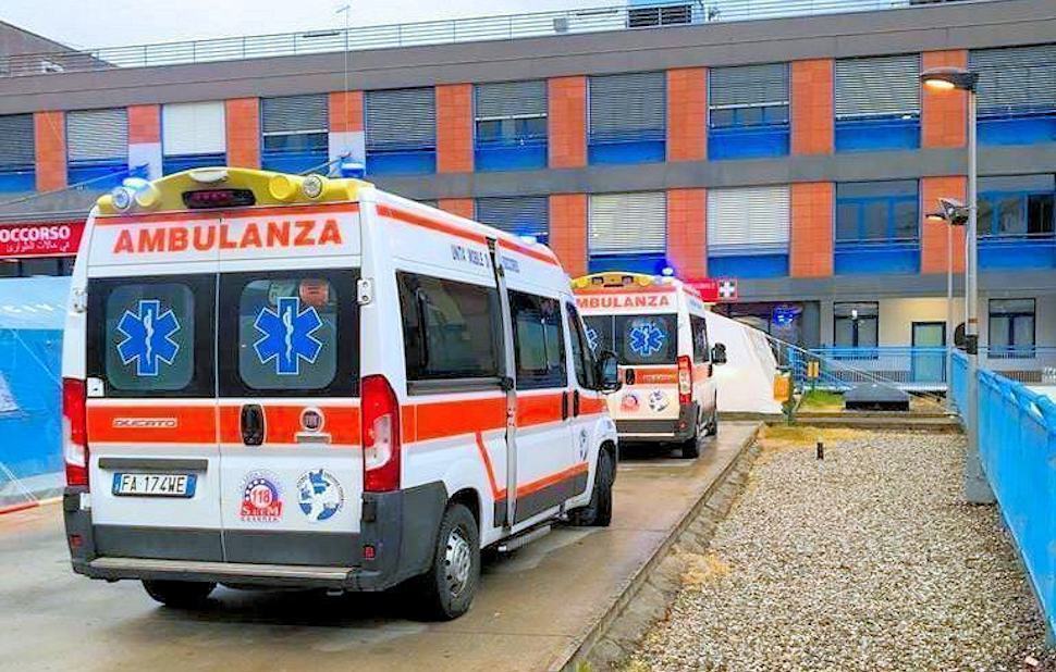 Cosenza, crollano i contagi e scendono i ricoveri. Pfizer, finite le dosi in alcuni centri 51 Cosenza ospedale 1