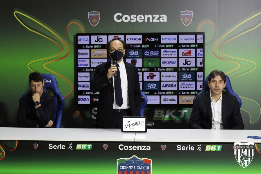 Guarascio "l'assenza dei tifosi pesa alla classifica e alle casse". Occhiuzzi "ci salveremo" 66 Cosenza presentazione