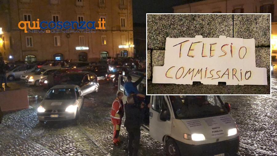 Sanità, Cosenza scende in piazza contro il Governo "Bernardino Telesio commissario" 51 Cosenza protesta 1