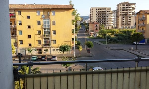 Colpi di pistola sparati nella notte a via Popilia contro una saracinesca 51 Cosenza via Popilia 600x360 1