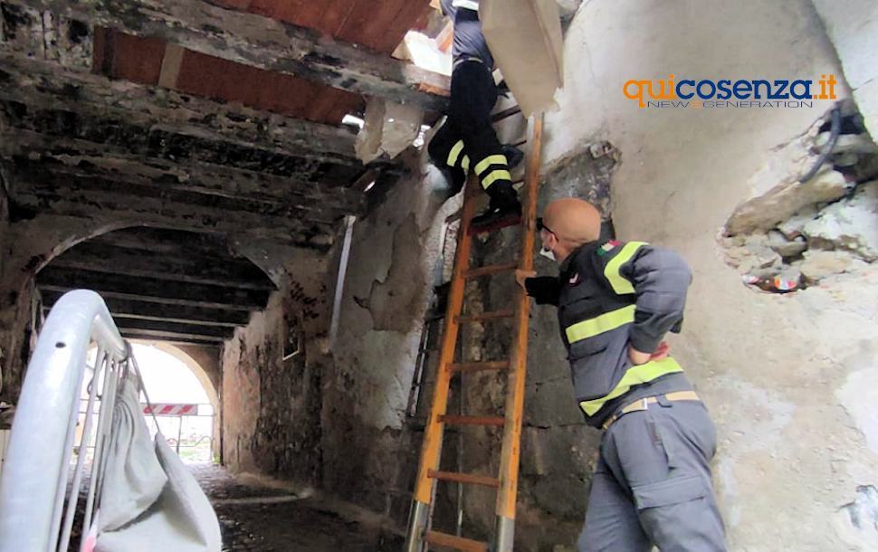 Il centro storico di Cosenza continua a sbriciolarsi. Crollano due solai di un edificio 51 Crollo Cosenza San francesco Assisi09
