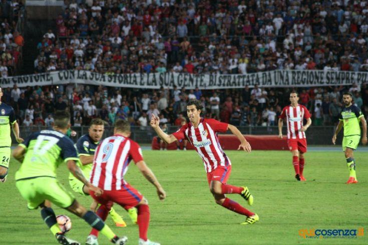 Fotogallery Crotone - Atletico, quella 'imbarazzante' scrematura sui giornalisti. E' festa 'solo' per i 16mila del Marulla 66 Crot atle 20