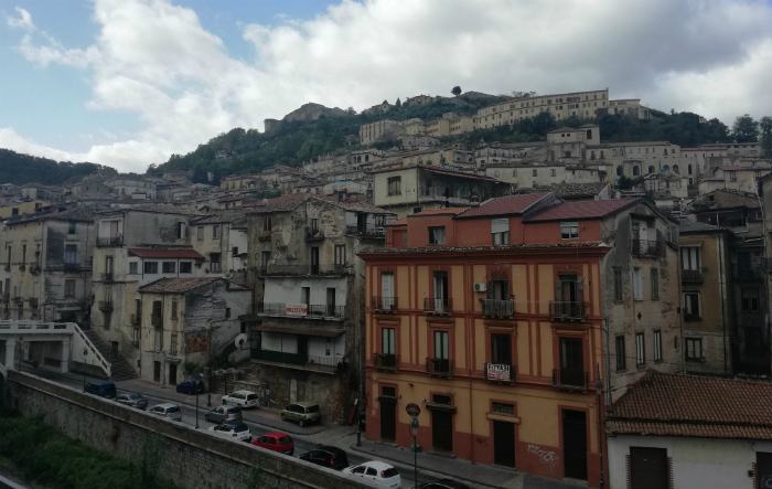 "Prima che tutto crolli", due anni dopo: dibattito sul futuro di Cosenza vecchia 51 Cs vecchia