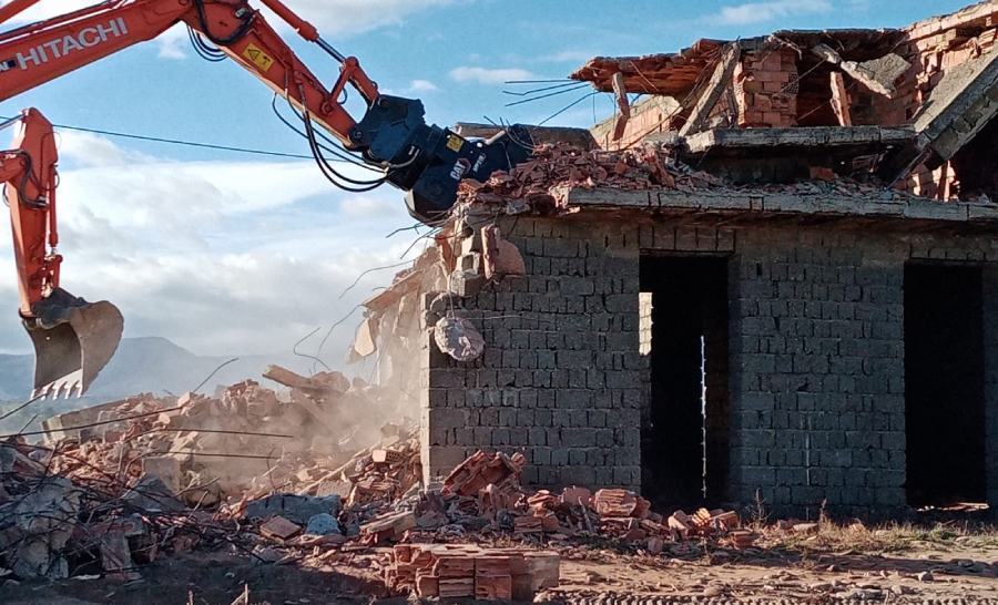 DEMOLIZIONE ZOLFARA Corigliano Rossano 1