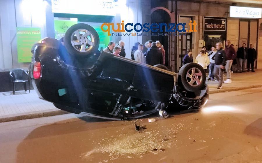 Dacia duster ribaltata