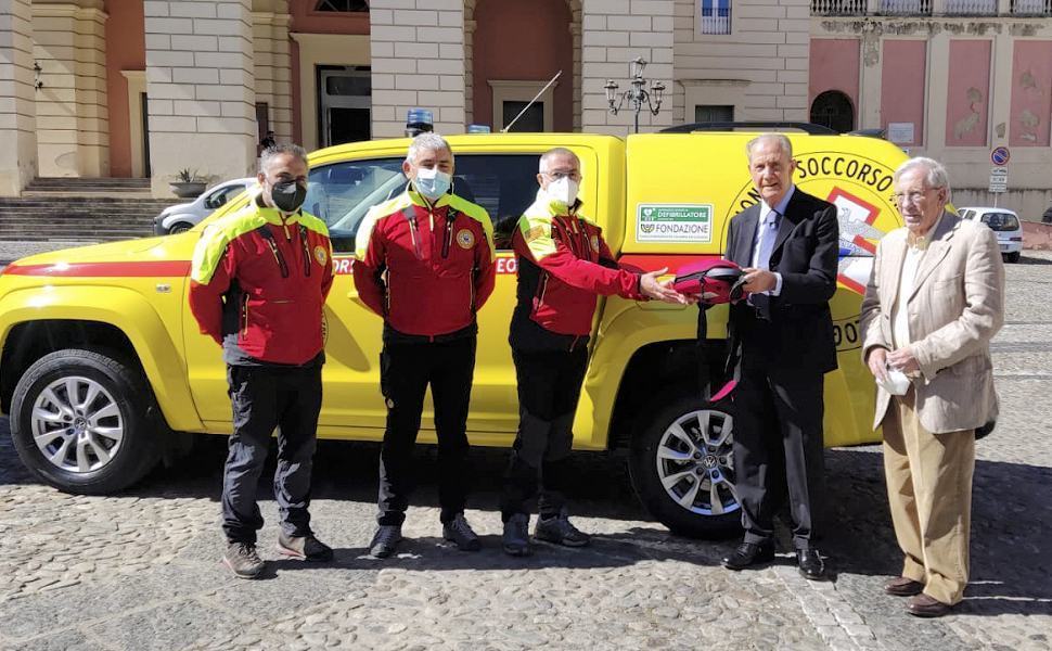 Donati 10 defibrillatori al Soccorso Alpino e Speleologico Calabria 51 Defibrillatori soccorso Alpino1