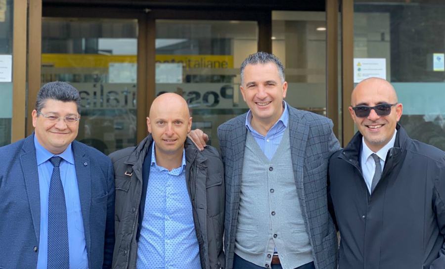 Delegazione guidata alle poste di Roma da Orlandino Greco con Emilio Turano 01