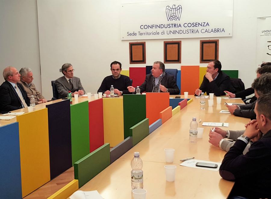 Dirigenti Ance Cosenza con al centro lAss