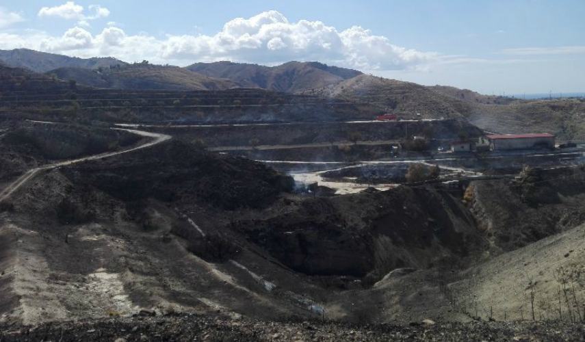 Incendio discarica Lazzaro, Arpacal: "abbanchi di compost bruciano a causa di focolai sommersi" 55 Discarica Lazzaro1