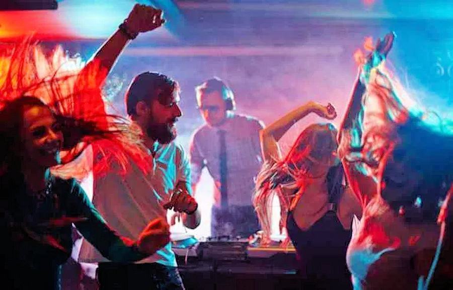 Cts, via libera alle discoteche "si torna a ballare con green pass e rigide misure" 74 Discoteche 4