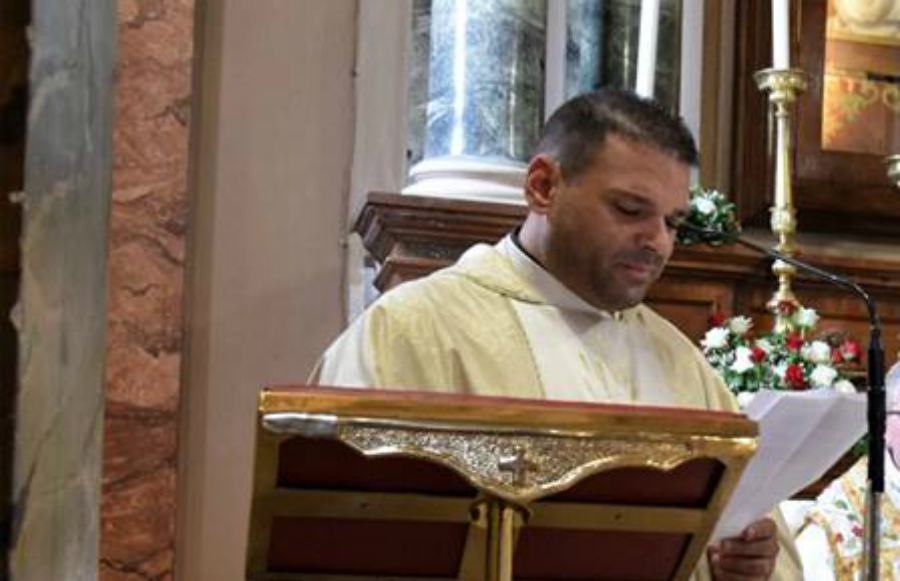 Don Claudio Albanito Rose