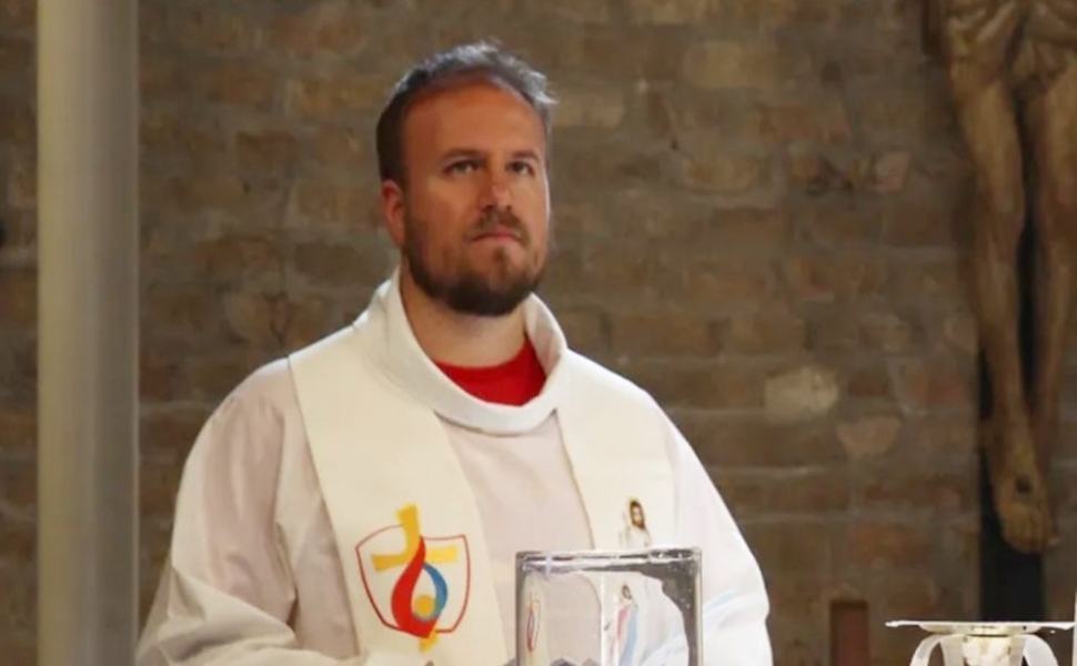 Don Mattia Bernasconi 990x558 1