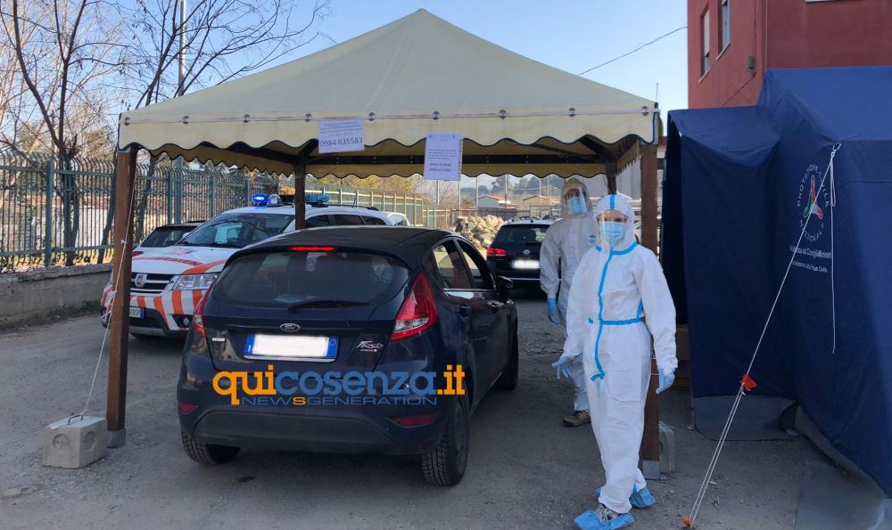 Cosenza: drive-in di tamponi all'Usca, in allestimento la palestra per i vaccini 55 Drive in tamponi sede usca cosenza via stadi 03