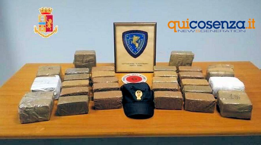 San Mango D'Aquino, 79enne beccato sulla A2 con 20 chili di droga 51 Droga A2