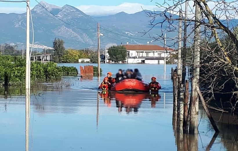 Esonda Fiume Crat vvf 1