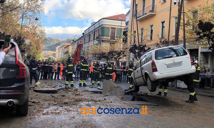 Esplode codotta Corso umberto autosollevata