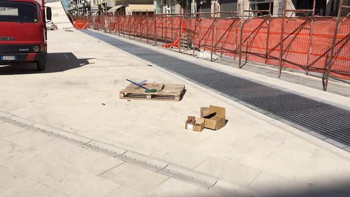 Lavori su Piazza Bilotti, scadenza non rispettata. Montate le griglie 51 piazza bilotti