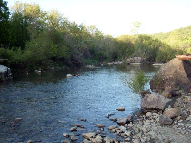 Oro e gioielli ritrovati sul greto di un fiume insieme alle targhe di auto rubate 206 Fiume gioielli