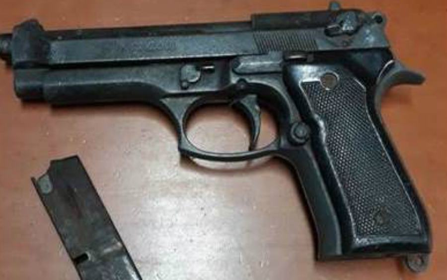 Incensurato passeggia con arma clandestina, un arresto 55 Foto 2 2