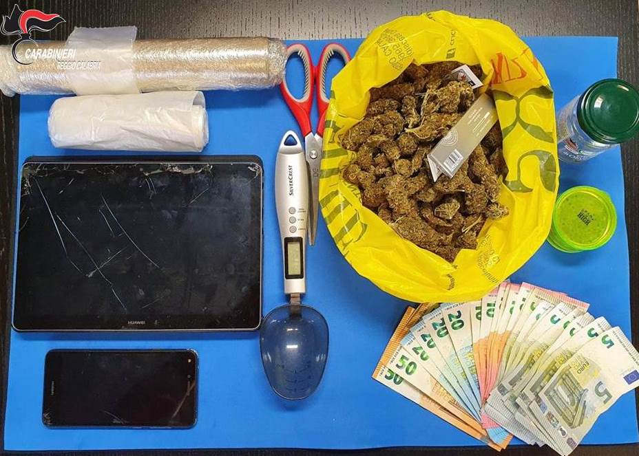 Droga nascosta nel mobile, arrestato 26enne 51 Foto 33